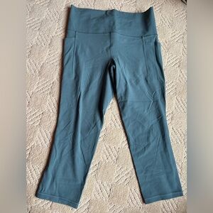 Athleta Salutation Stash Cinch Capri